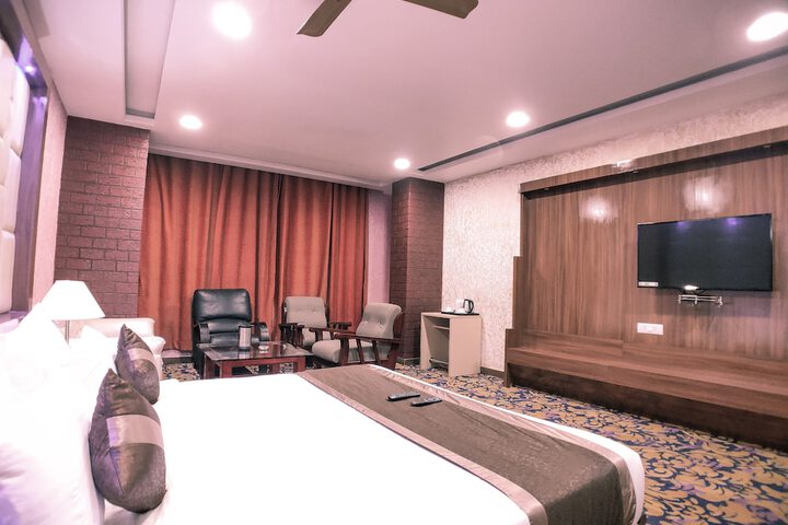 Room 30 of 43