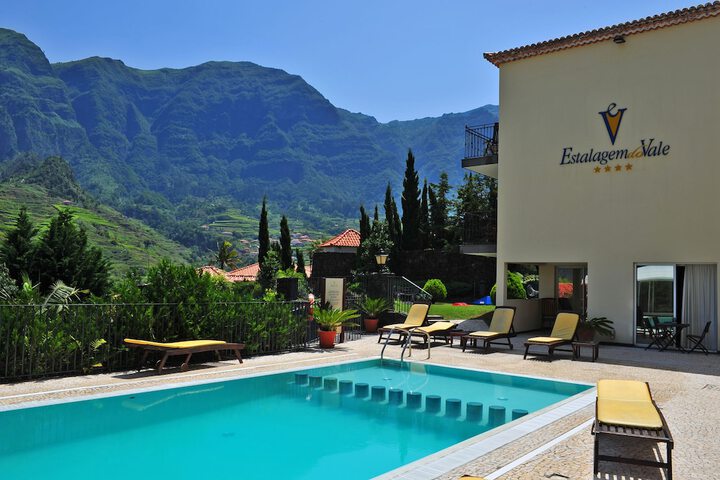 Hotel Pool