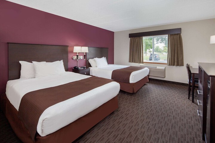 2 Queen Beds (8 of 8)