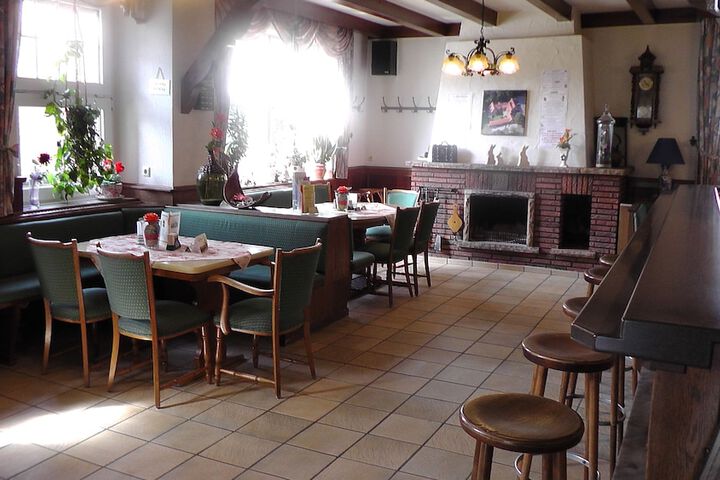 Dining 56 of 92