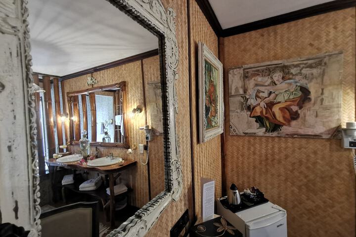 Room 52 of 404