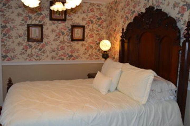 Room 100 of 117