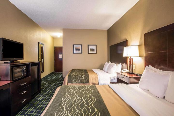 2 Queen Beds (3 of 11)