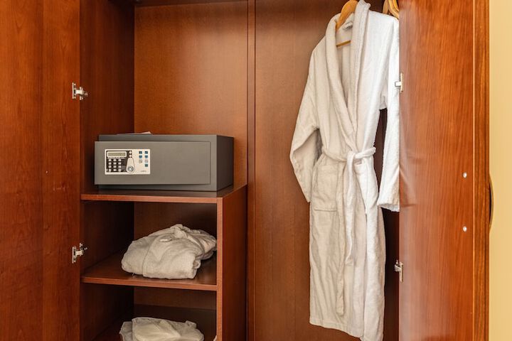 Room 27 of 54