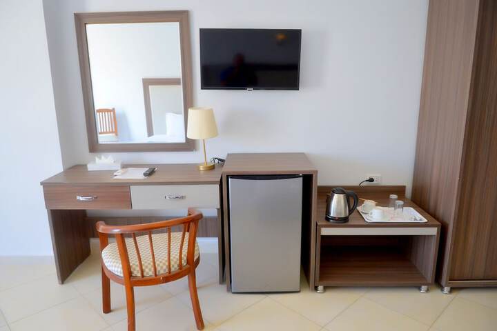 Room 10 of 27