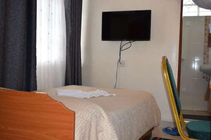 Room 7 of 16
