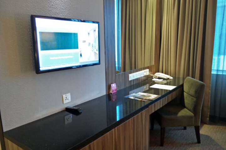 Room 10 of 35