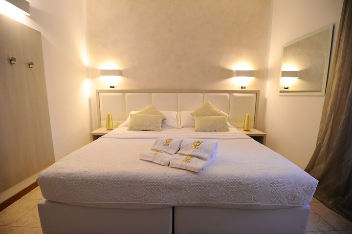 Room 11 of 38