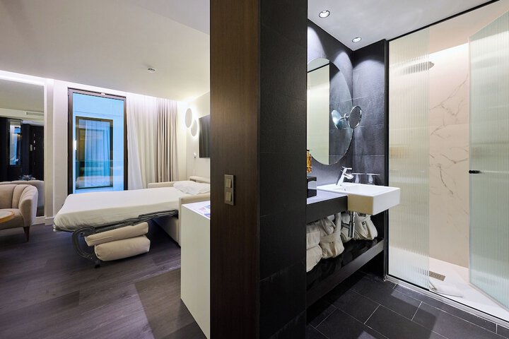Room 16 of 71