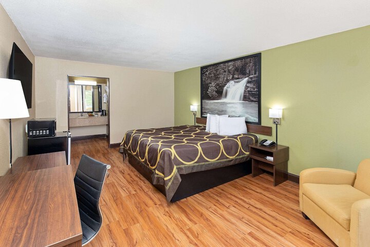 1 King Bed (6 of 7)