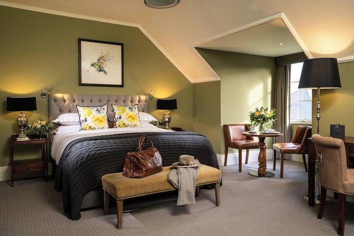 Room 43 of 214