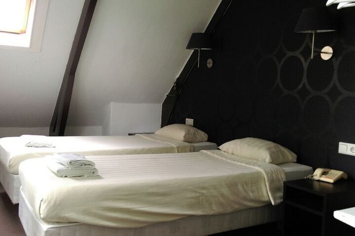 Room 3 of 54