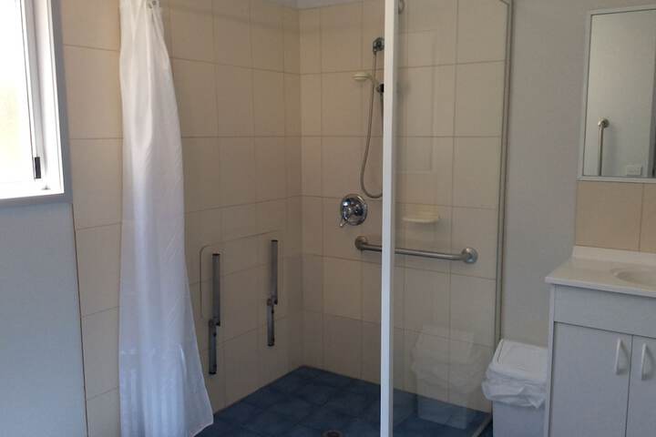 Room 27 of 34