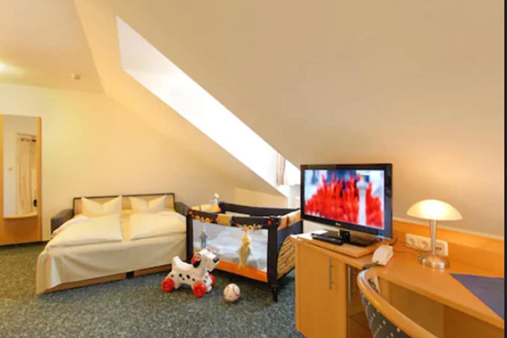 Room 9 of 30