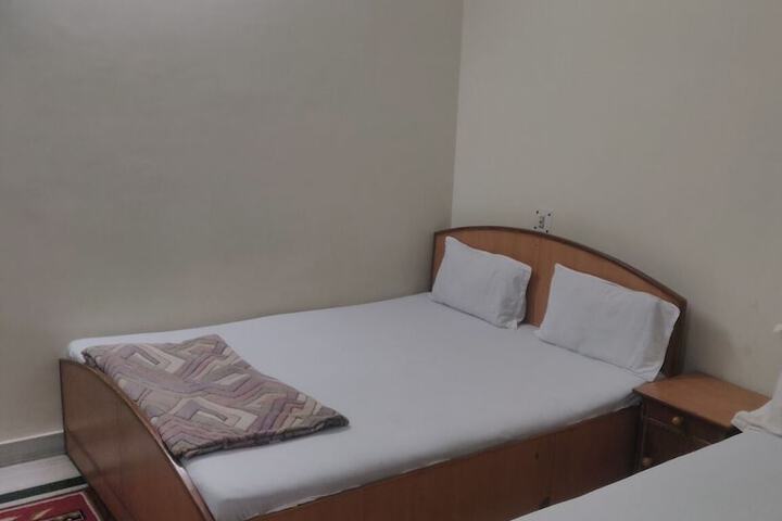 Room 4 of 10