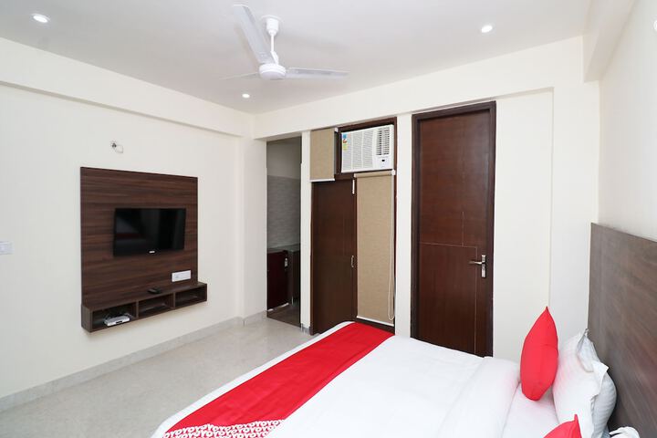 Room 4 of 11