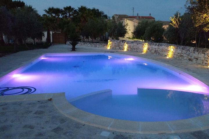 Pool 33 of 64
