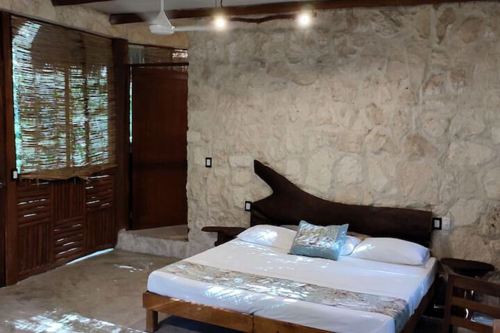 Room 12 of 121