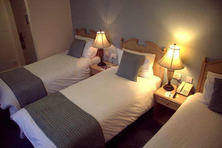 Room 10 of 76