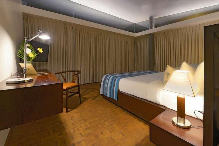 Room 6 of 32