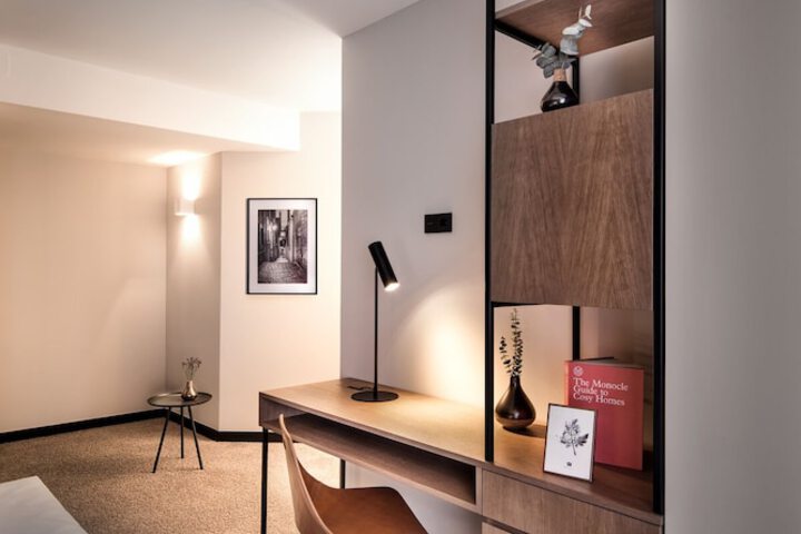 Room 27 of 68