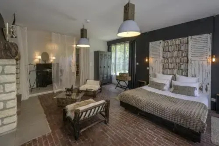 Room 3 of 8