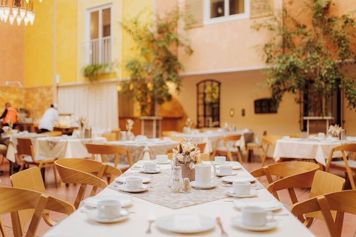 Breakfast/Coffee Service 46 of 63