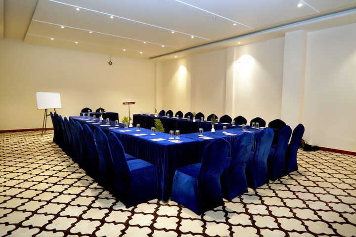 Ballroom/Hall 92 of 107