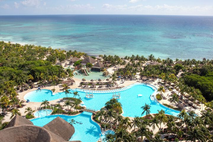 Hotel Pool