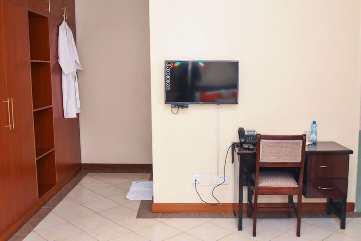 Room 9 of 29