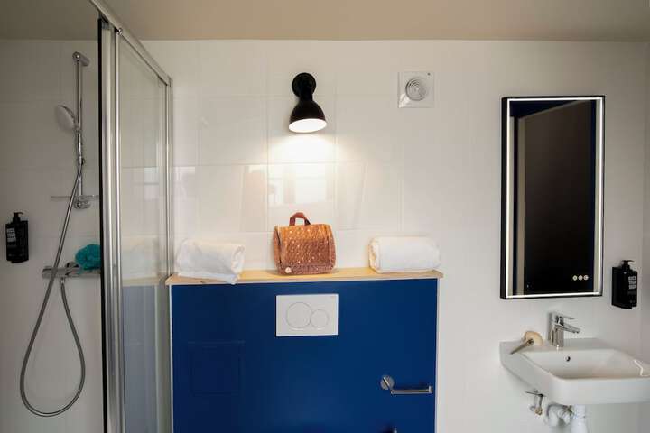 Room 27 of 49