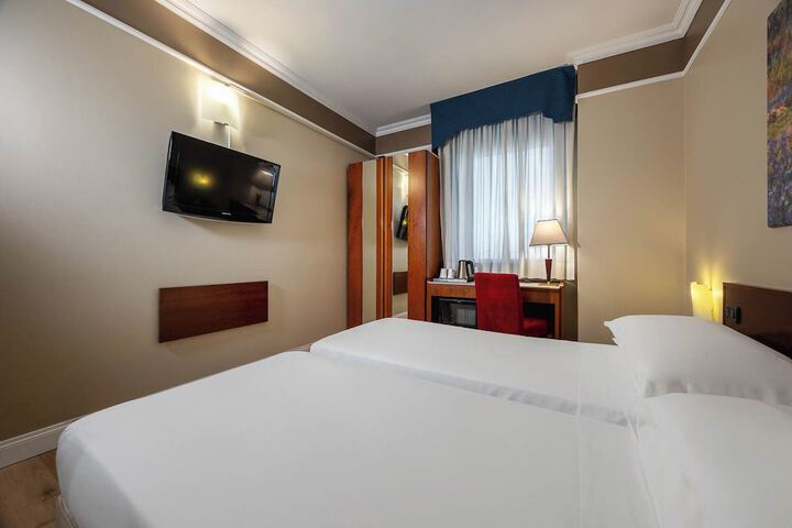 Room 11 of 42