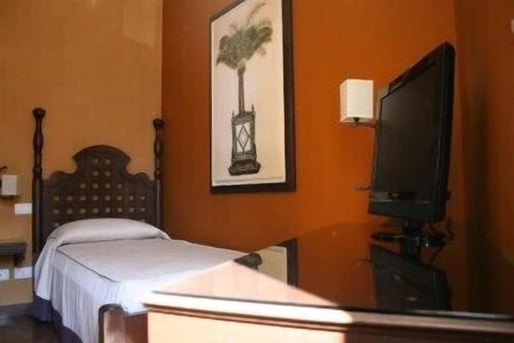 Room 12 of 35