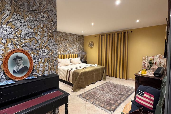 Room 8 of 60