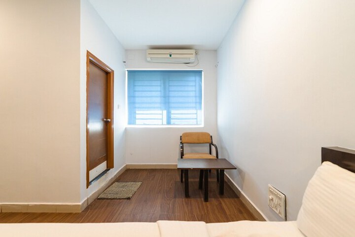 Room 8 of 40