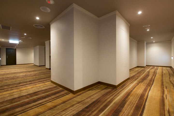 Ballroom/Hall 120 of 128