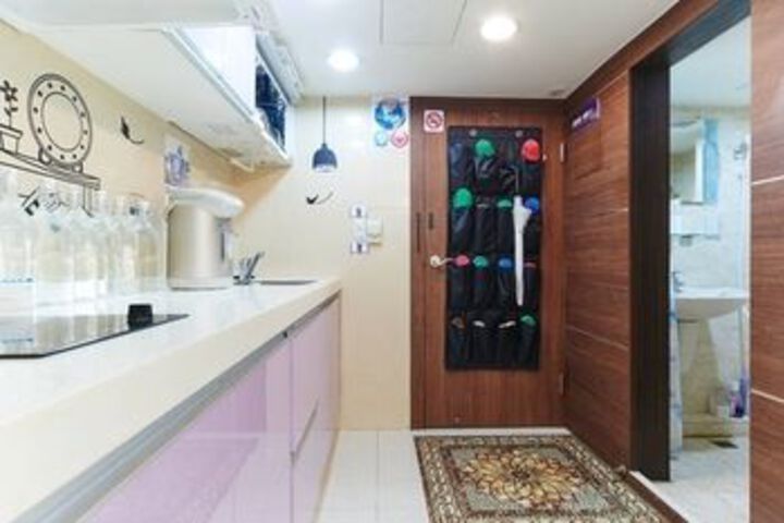 Room 18 of 25