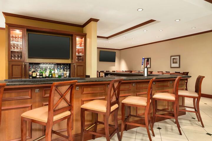 Lounge 20 of 25