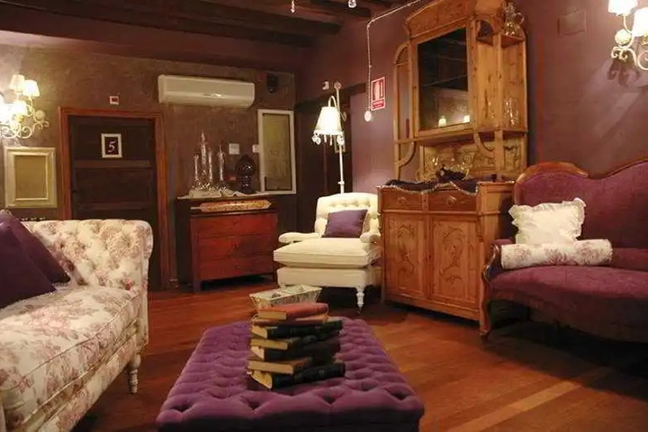 Room 2 of 6