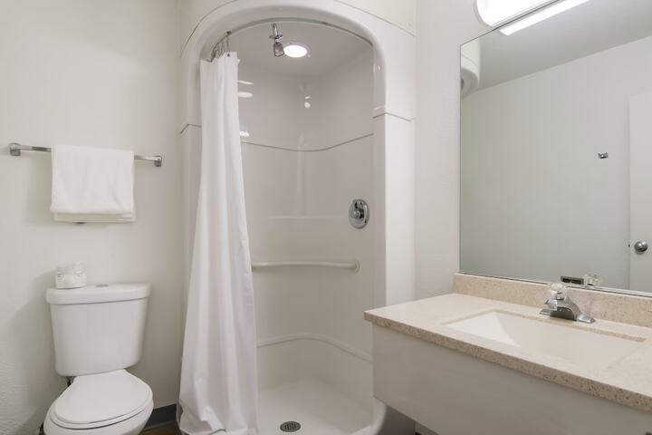 Room 12 of 25