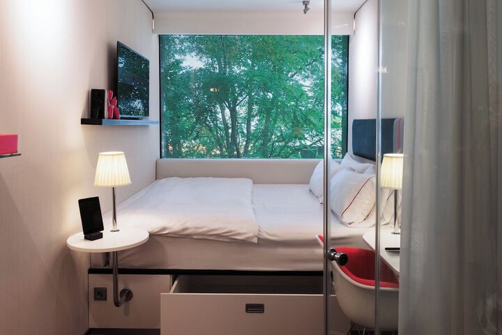 Room 8 of 43