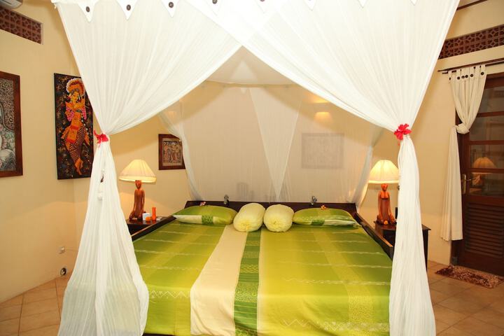 Room 6 of 80