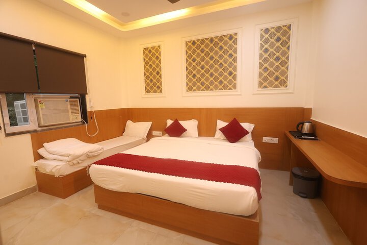 Room 12 of 26