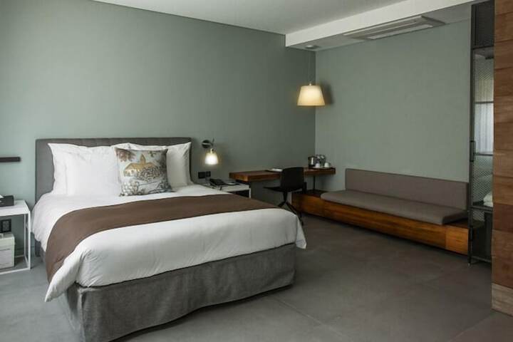 Room 9 of 50