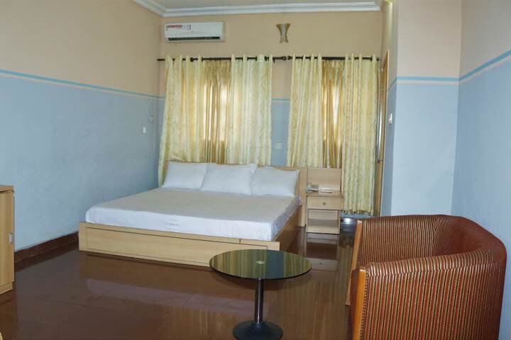Room 10 of 26