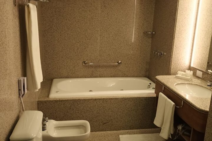 Room 3 of 16