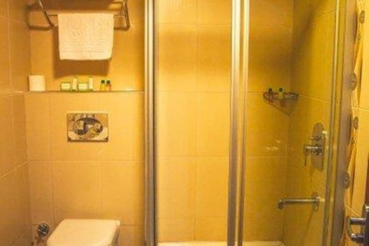 Room 16 of 35