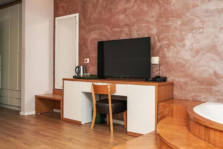 Room 20 of 182