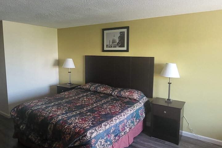 Room 6 of 17