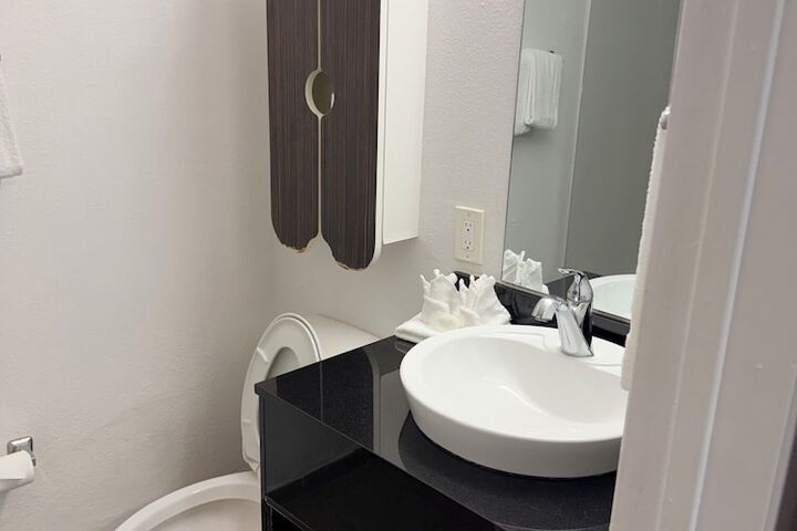 Room 5 of 10